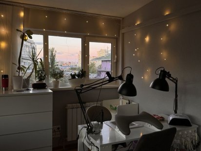 Оренда манікюр/педикюр біля метро Киев