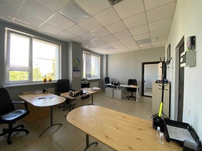 Оренда офісу 45 м2 біля метро Бориспільська, є генератор Киев