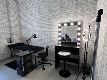 Аренда кушетки +броу зеркала=5500грн/мес, торг возле кушетки Дніпро