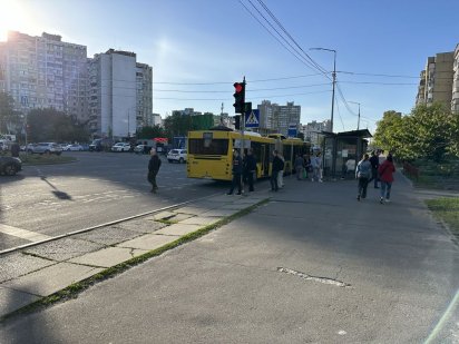 Аренда киоска / остановочного комплекса Ул. Ревуцкого 27 Киев