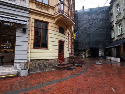 Оренда фасадного приміщення в проїзді КРИВА ЛИПА Львов