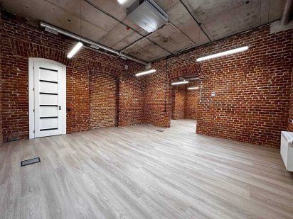 Центр Львова. Приміщення бізнес центру класу А. Дизайн ремонт. Паркінг Львів