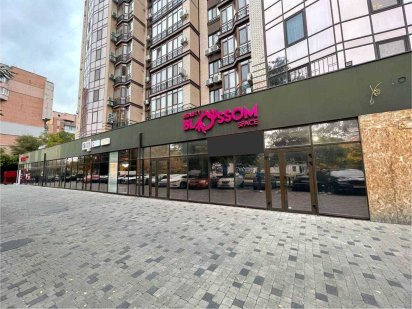 Сдам помещение 163 кв.м. 1-й этаж, красная линия, ЖК Атлант Дніпро