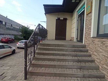 Приміщення вільного призначення 135 м.кв з ремонтом вул.Залізнична Львів