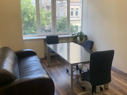 БЕЗ % офіс 74 м2 з меблями на вул Інститутській Київ