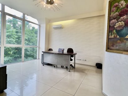 Сдам офис в низу пр А.Поля Дніпро