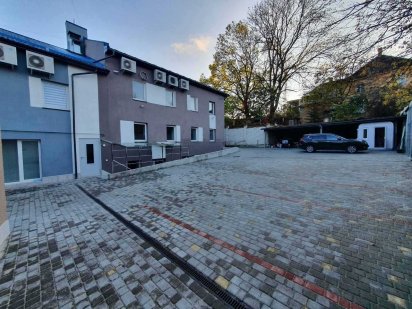 Офіс оренда Львів поблизу цирку з парковкою та під'їздом без корків Львов
