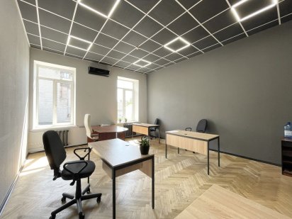 Сдам офис с мебелью 28,7 кв.м. Центр города. Свежий ремонт Дніпро