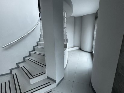 Оренда місця під банкомат/термінал у тамбурі БЦ "Маяковський".