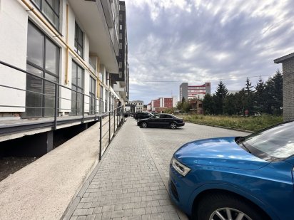 Комерція в новобудові Городницька-Липинського Львов