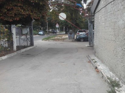 Сдам место в гараже 606 м-н Харьков