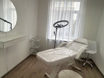 Аренда кабинета косметолога ЦЕНТР на  месяц -перманент ,масаж Дніпро