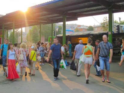 м. Холодная Гора. Магазин рядом с выходом из метро Харків