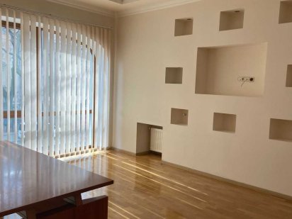 Фасадное здание офис представительство салон 252 м ул Екатерининская Одесса