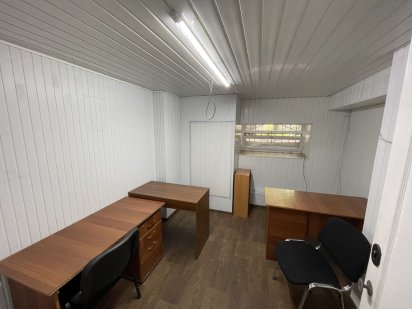 Оренда офісу 220 м² — 7 кабінетів, цоколь, вул. Незалежної України, 51