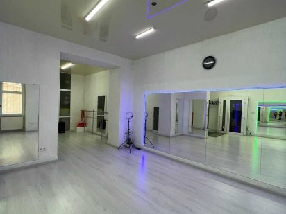 Погодинна оренда залу площею 60 м кв по вул. Шпитальній (центр Львова) Львов