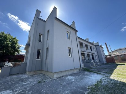 Оренда окремої будівлі у ближньому центрі. Львов