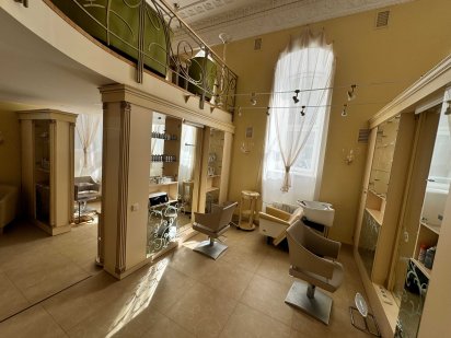 Центр діючий салон з меблями та обладнанням 220 кв.м.ціна 60000грн/міс Миколаїв