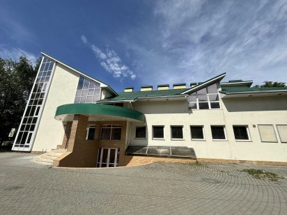 6 Слобідська  окремо стояча будівля 1000 кв.м. ціна 200000 грн/міс Миколаїв