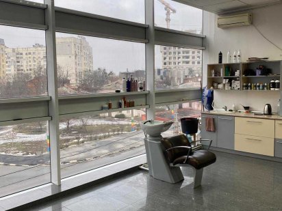 Салон краси у сучасному БЦ. м. Захисників України Харків