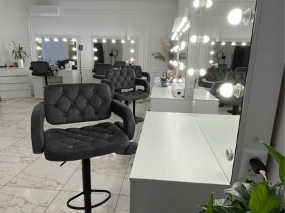 Оренда ( бровіст, візажист, майстер по зачіскам) Кривой Рог