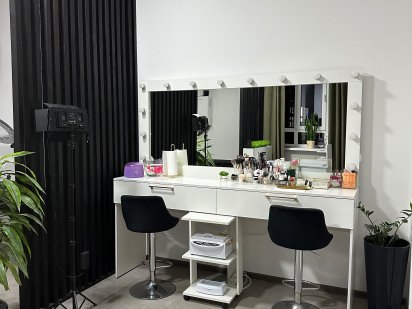 Здається в оренду візажний стіл Луцк
