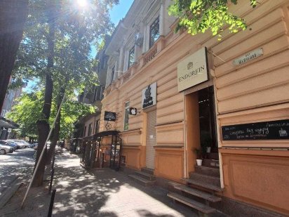 Оренда комерційного приміщення з власним балконом на початку Шевченка Івано-Франківськ