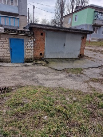 Продам гараж п горный геолог сзади дома 20 а - фото 1