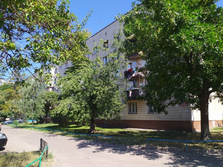 Продаж 4-кімнатної квартири  по просп. Лісовий, 12б. - фото 1