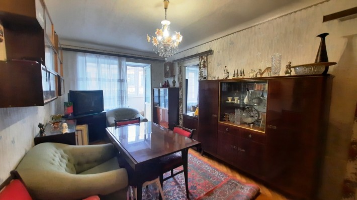 Продам 3к квартиру на вул. Будівельників 8, метро Дарниця. - фото 1