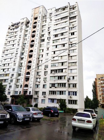 Продам 3к кв-ру м. Харківська пішки 10 хвилин, вул. Декабристів 5а - фото 1