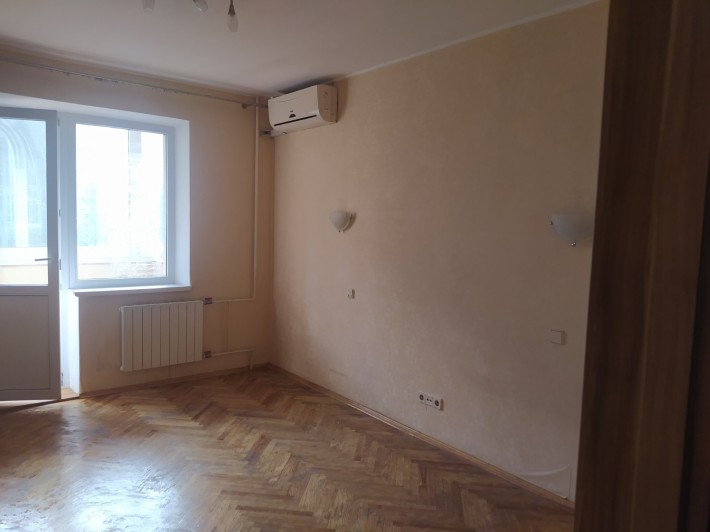 Продається 3-к квартира, 70 кв. Голосіївський район, вул. Бурмистенко 10 - фото 1