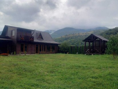 Відпочинок у Карпатах Котедж "Світлана" Межгорье