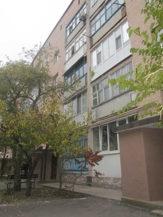 Продам 2 к. квартиру 53 кв. метри , вул. 6 Грудня , район 17 школи - фото 1