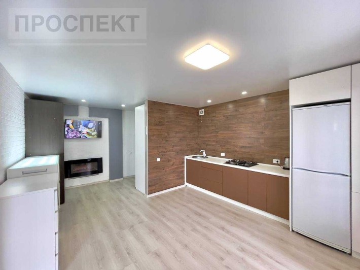 Продам 1 кімнатну VIP квартиру в центрі. - фото 1