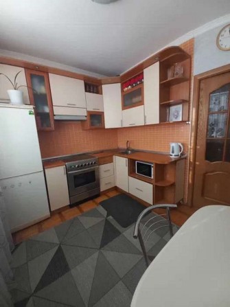 Продам 2 кімнатну квартиру вул. Радунська 42/10 ( Троєщина ) - фото 1