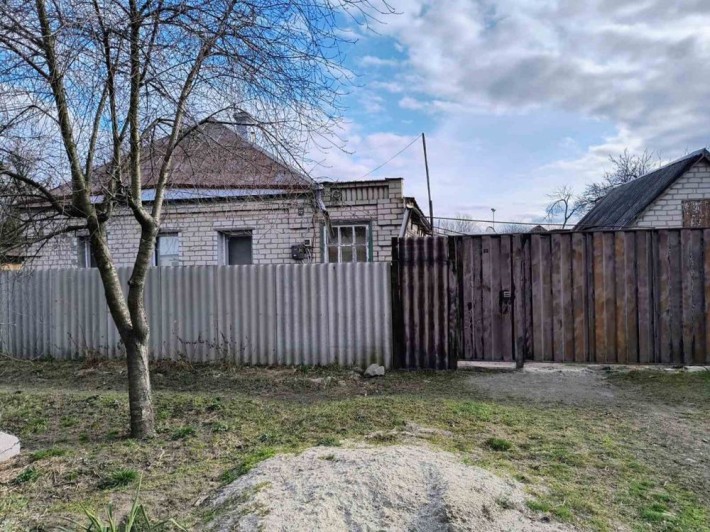 Продам недорого дом  рядом с центром - фото 1