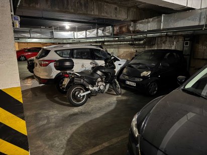 Паркінг для електромобіля, автомобіля, мотоцикла. McDonald's Шулявка Киев