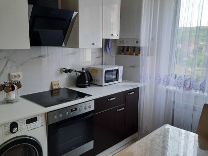 Затишна 2х кім. квартира 3хв від басейну  посуточно вільна з 03.09 Берегово