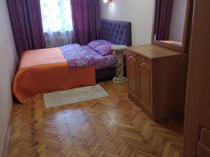 Центр міста ,біля парку Винница