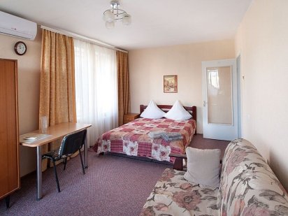 1к Квартира посуточно. Вознесеновский 6, 10 больница Запорожье