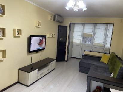 Власник, біля Глобала Житомир