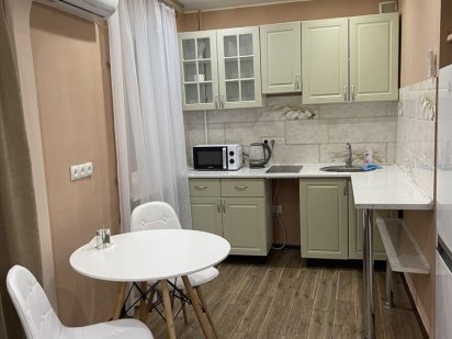 Посуточно 1-к кв Яценко