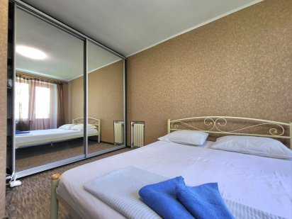 Посуточно квартира госпиталь Поля Вокзал Титова почасово Днепр