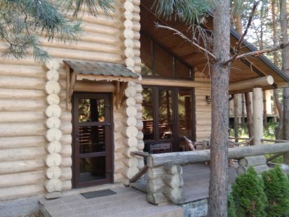 Дерев'яний будинок з лазнею для сімейного відпочинку в казковому КМ Музычи