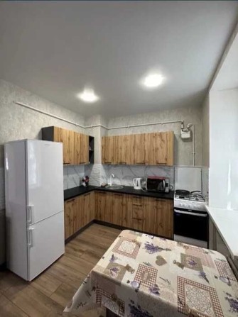 Продам 2-х комнатную квартиру с новым ремонтом - фото 1