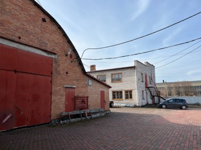 Автосервіс 1765 м2+32сотки територія Бердичів