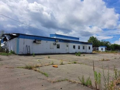 Комерційне приміщення з територією 67 сот земля у власности Гостомель