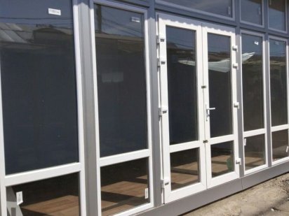 Угловой магазин на рынке / проходное место Ізмаїл