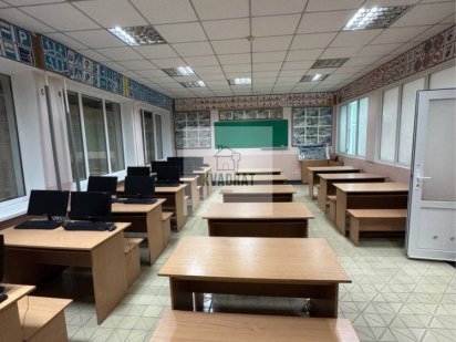 Продам велике комерційне приміщення у місті Кам'янець-Подільський